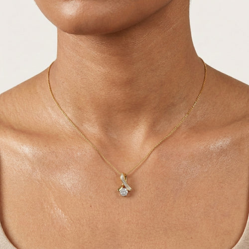 Aura Curve Diamond Locket